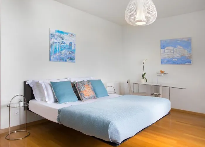Modern Rock With High-end Interiors 빌라 *